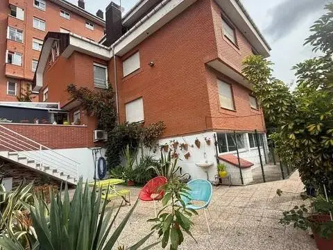 Casa adosada en calle de Víctor Sáenz