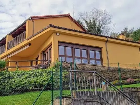 Chalet en La Manjoya-Parroquias Sur