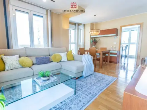 Casa adosada en Alegría - Dulantzi