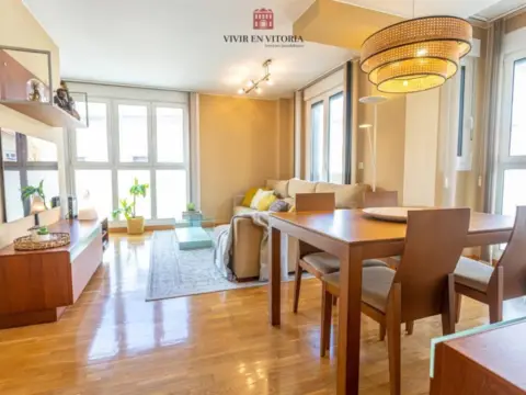 Casa adosada en Alegría - Dulantzi