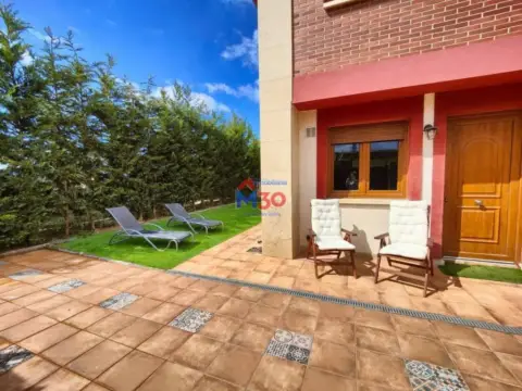 Chalet en Ribera Baja - Erriberabeitia
