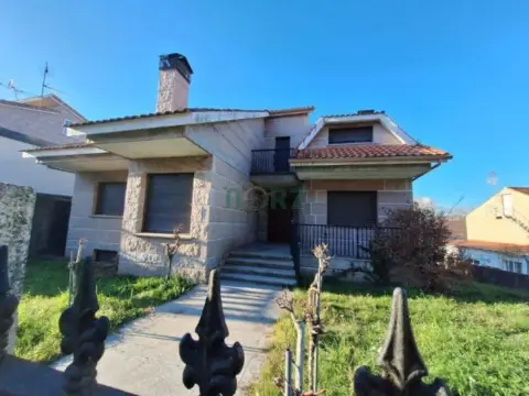 Chalet en O Carballiño