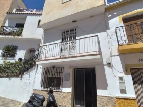 Casa adosada en calle Real
