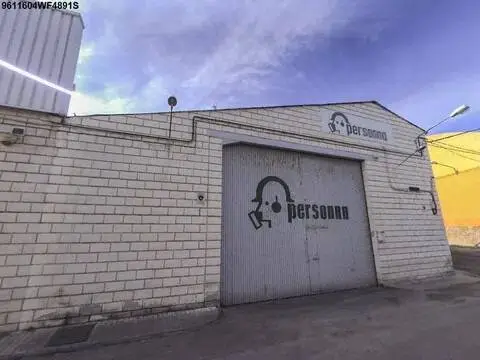 Nave industrial en calle de Pablo Picasso