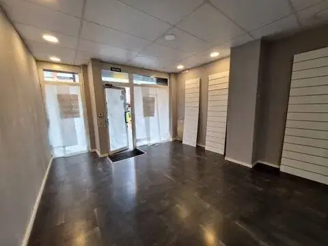 Local comercial en calle Nalón