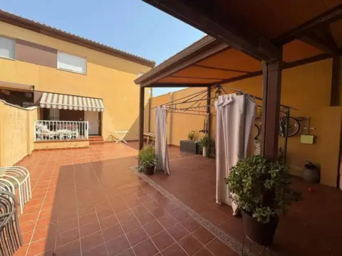 Casa adosada en Los Milagros-La Corchera