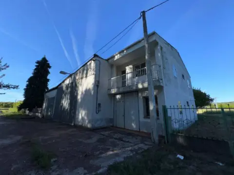 Casa en Compostilla-Columbrianos