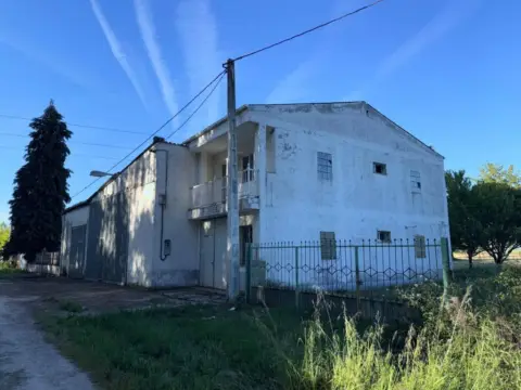 Casa en Compostilla-Columbrianos