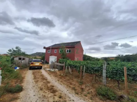 Chalet en As Cortes (Leiro)