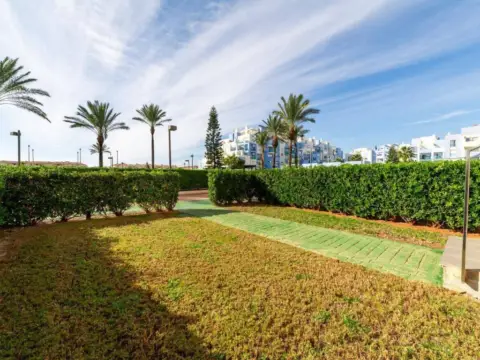 Piso en Urbanización de Roquetas-Las Marinas