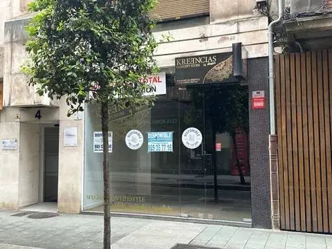 Local comercial en calle Menéndez Valdés