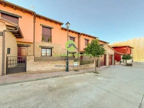 Casa adosada en Ayllón
