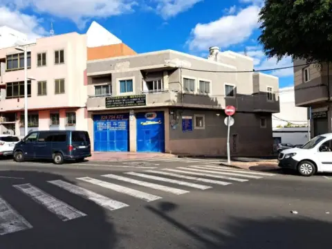 Edificio en calle Apolinario Macías, 1
