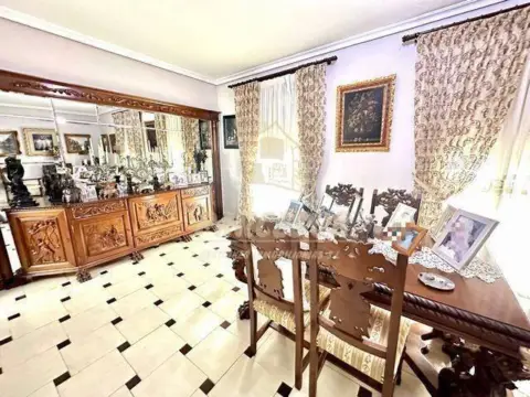 Casa en Huerta de la Reina-Arruzafilla-Parque Figueroa-Noreña
