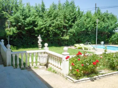 Chalet en Castellanos de Villiquera