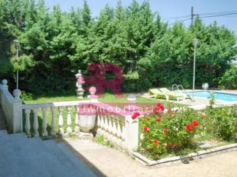 Chalet en Castellanos de Villiquera