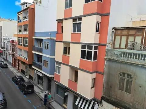 Casa adosada en calle Senador Castillo Olivares