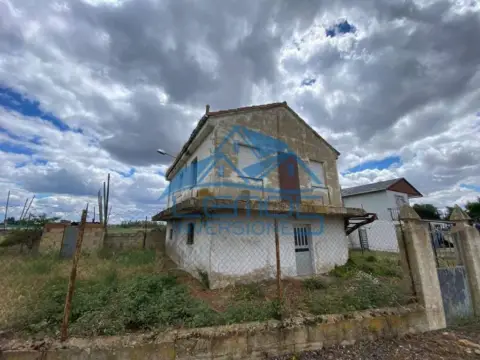 Chalet en Carrizo de la Ribera