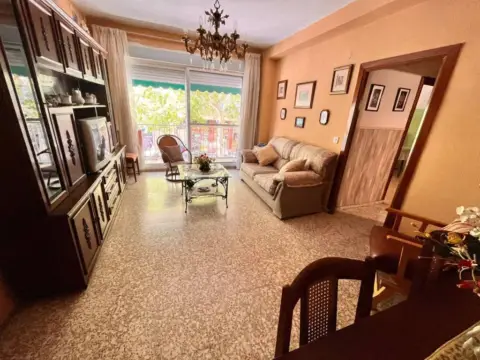 Piso en Santa Rosa-Valdeolleros