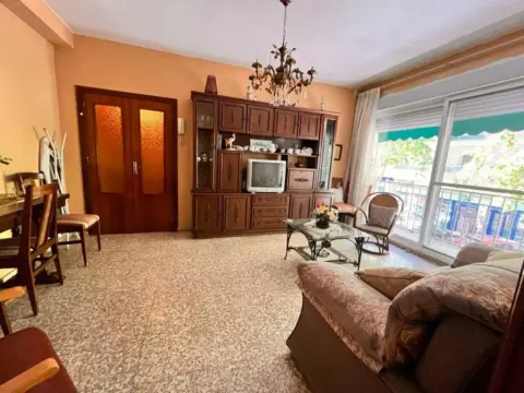 Piso en Santa Rosa-Valdeolleros