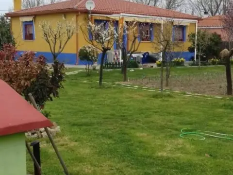 Chalet en Puebla de Argeme