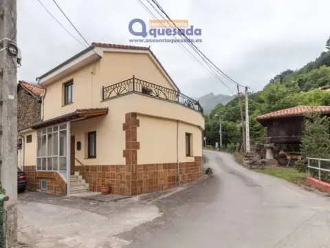 Casa adosada en Ablano (Lena)