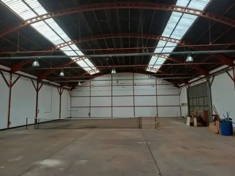 Nave industrial en Navia