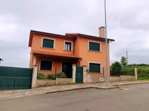 Chalet en Oleiros