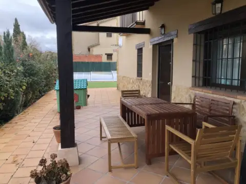 Chalet en Torrecaballeros