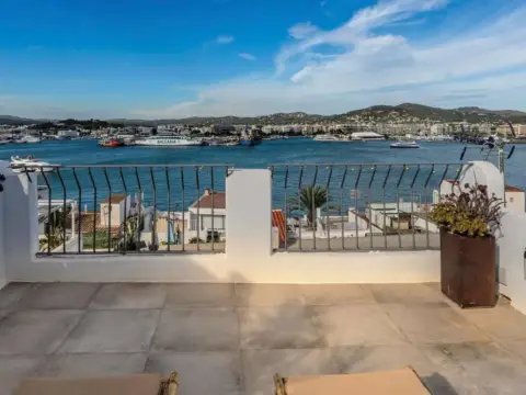 Piso en Dalt Vila-La Marina