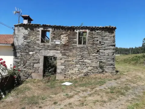 Casa adosada en calle Cesuras S-N