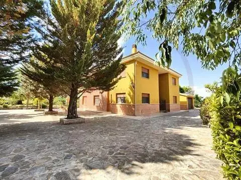 Chalet en Polígono Rustica