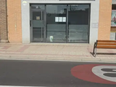 Local comercial en Delicias-Prosperidad-Rollo-Puente Ladrillo