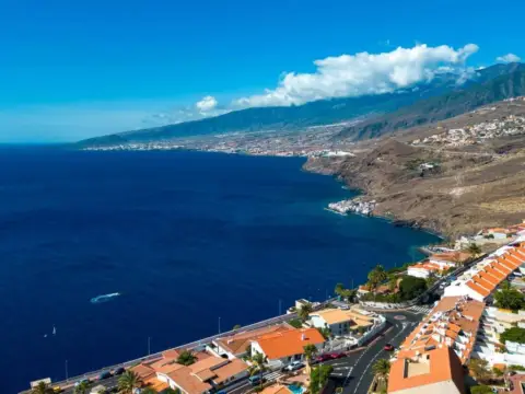 Terreno en calle calle J. San Elcano, 4