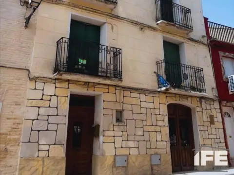 Casa rústica en calle de Santiago Adam