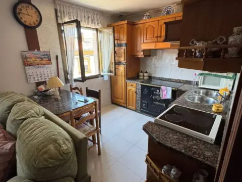 Casa pareada en calle Valdesoto, Siero