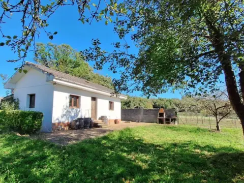 Casa rústica en Las Regueras