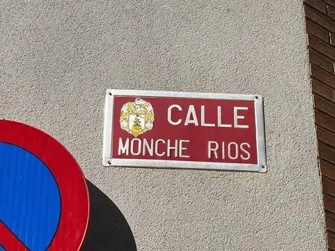 Garaje en calle de Monche Ríos