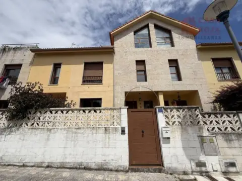 Casa pareada en Cangas