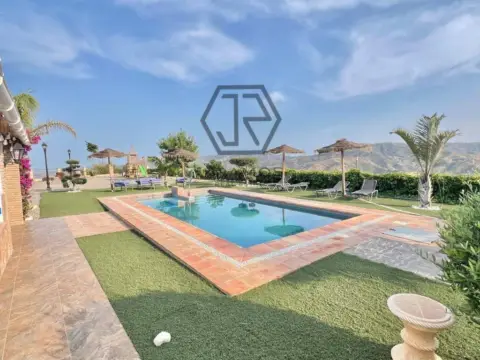 Casa en Paseo de la Axarquía