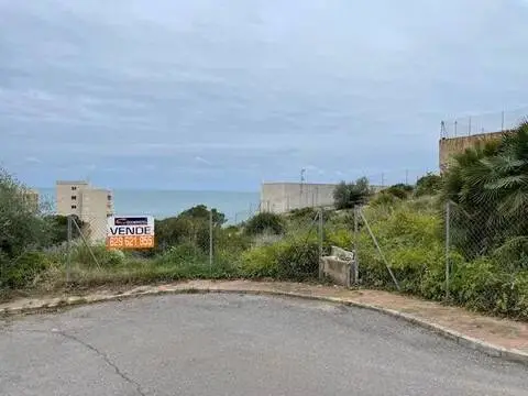 Terreno en calle de la Gaviota