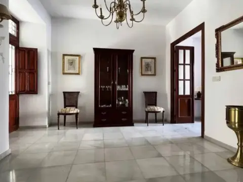 Chalet en Lora de Estepa