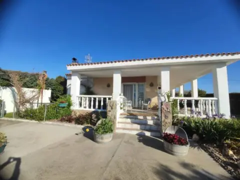 Casa rústica en Roales