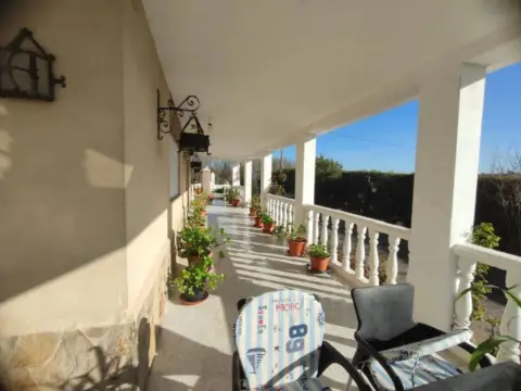 Casa rústica en Roales