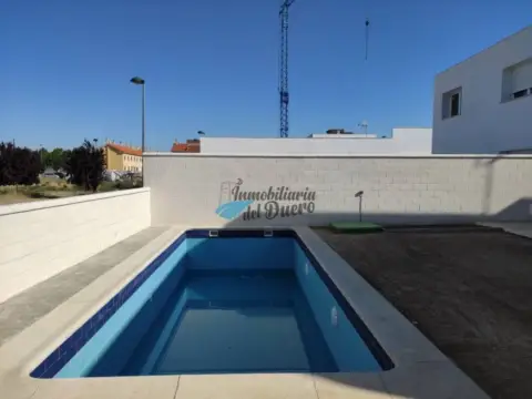 Casa adosada en calle calle Diego Saavedra, Bajo