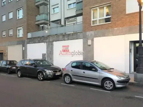 Local comercial en Tenderina-Mercadín-Fozaneldi