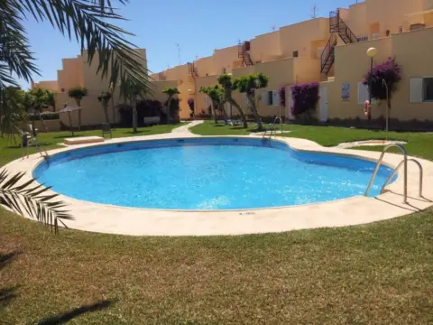 Casa adosada en Avenida Chafarinas