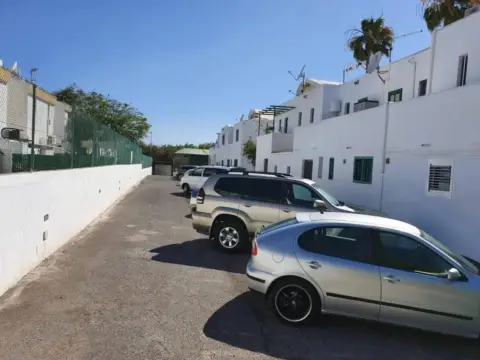 Casa adosada en calle de los Aries