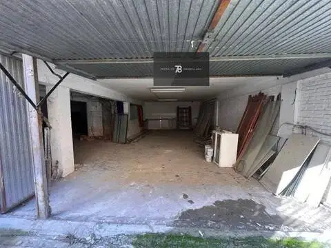 Local comercial en calle de Mariano Castillo