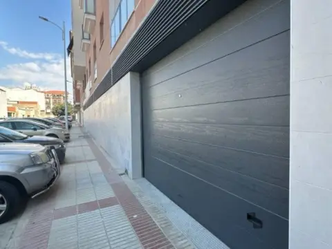 Garaje en calle de las Acacias, 28